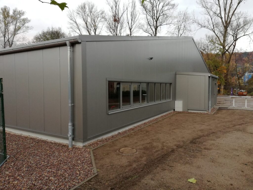 Blick auch die neue Tennishalle in Rudolstadt